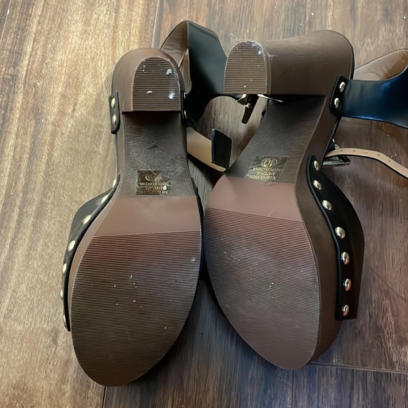 Diva black and wooden slightly used wedges. True to size. 5in heel - Picture 3 of 3